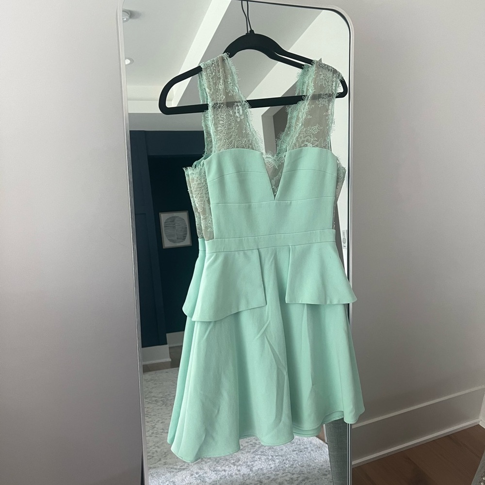 BCBG MaxAzria size 04. Short dress.